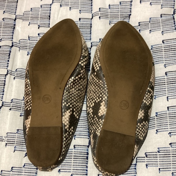 Universal thread brand from target size 6 1/2 mules snake skin print - Picture 2 of 3